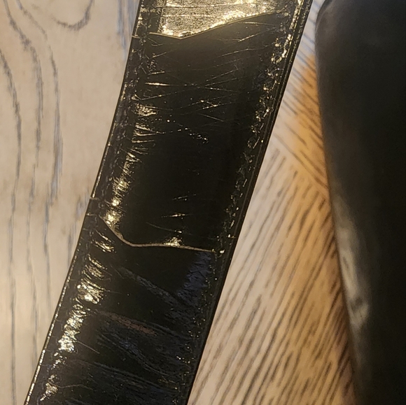 CHANEL Black and Gold Shoulder Bag - Picture 5 of 15